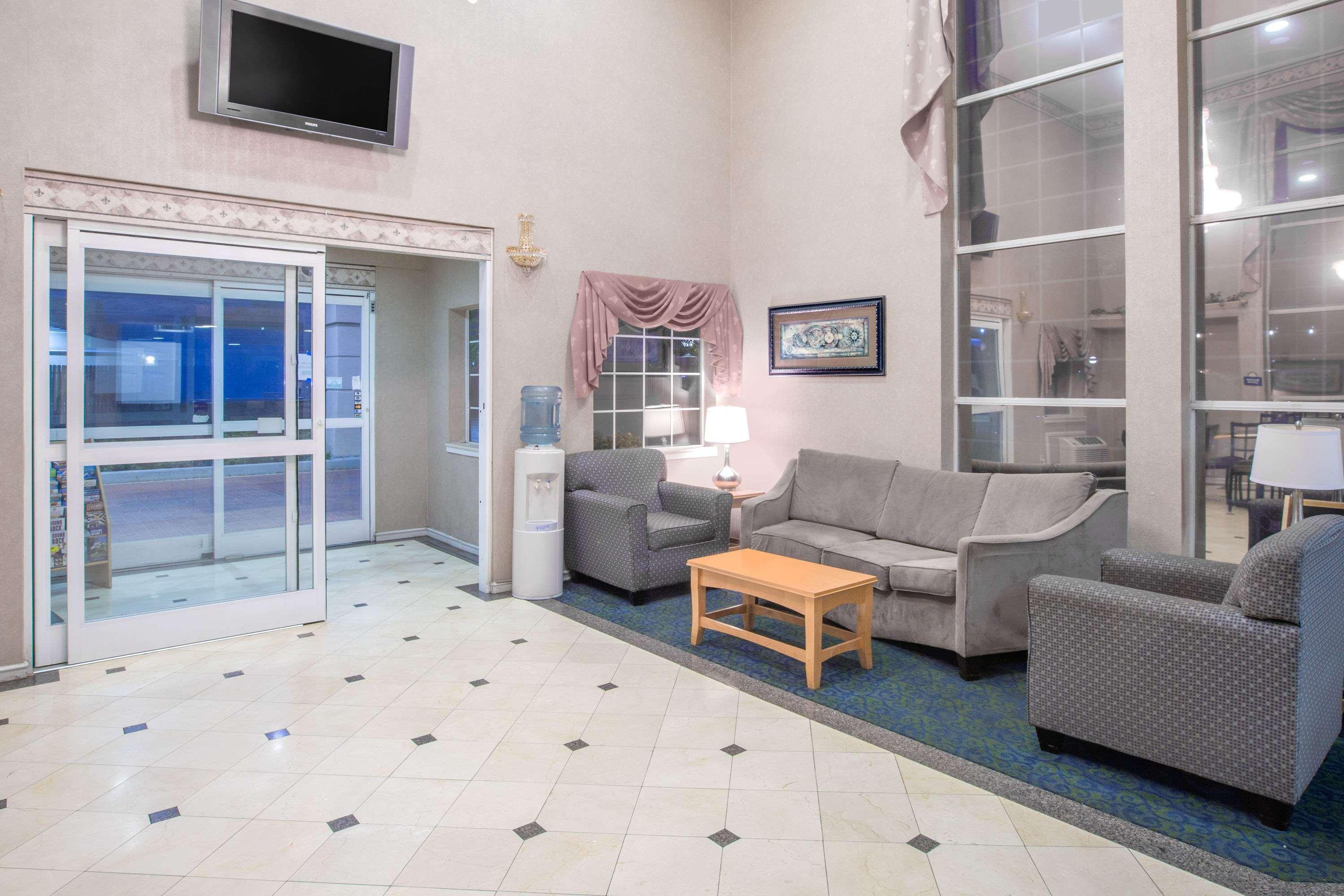 Days Inn By Wyndham Nacogdoches/Sfa University/Downtown Екстер'єр фото