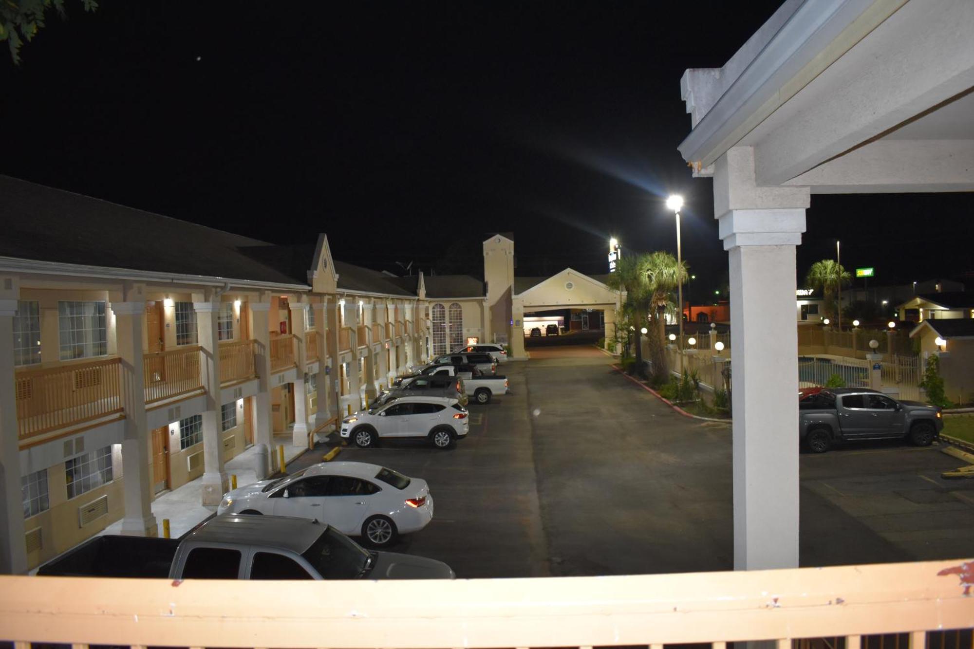 Days Inn By Wyndham Nacogdoches/Sfa University/Downtown Екстер'єр фото