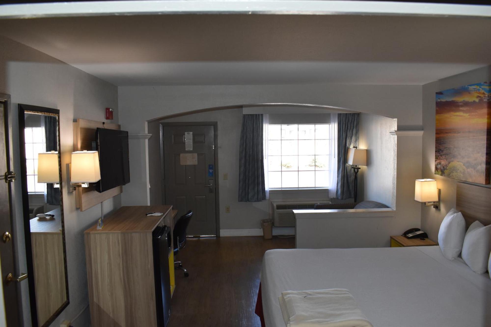 Days Inn By Wyndham Nacogdoches/Sfa University/Downtown Екстер'єр фото