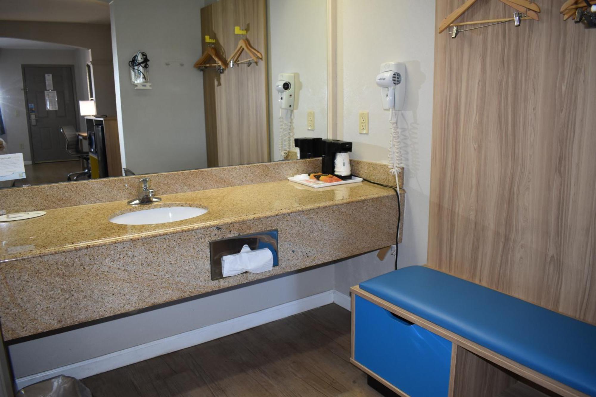 Days Inn By Wyndham Nacogdoches/Sfa University/Downtown Екстер'єр фото